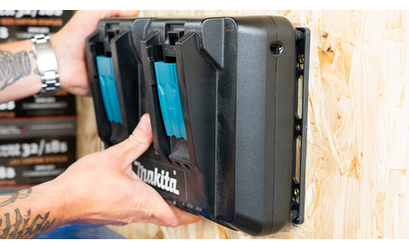 Schwarze StealthMounts Halterung für Makita Doppel-Ladegerät, 2 St. STM-CMC-MK-B 3